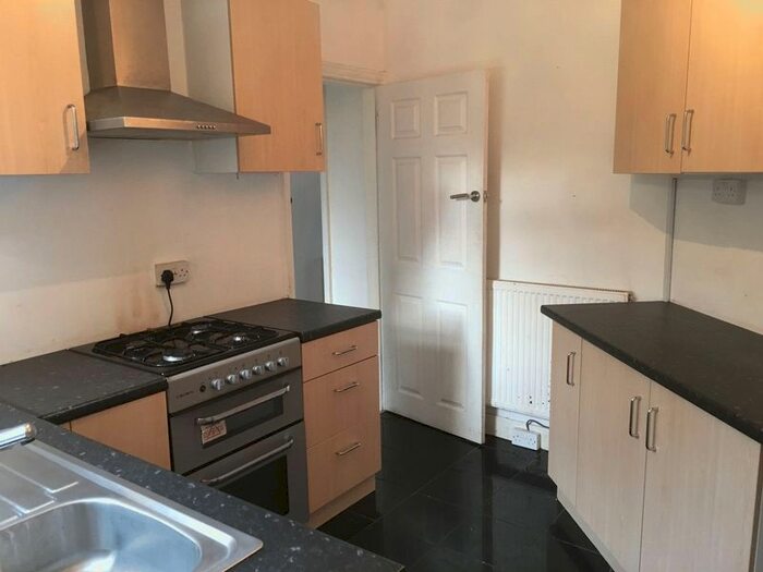 3 Bedroom Semi-Detached House To Rent In Jarvis Crescent, Oldbury B69