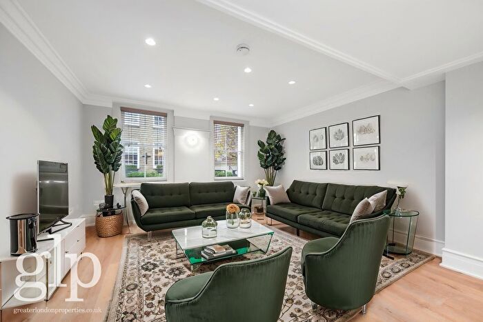 2 Bedroom Flat To Rent In Monmouth Street, London, Greater London, WC2H