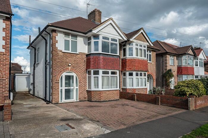 3 Bedroom Semi-detached House For Sale In Park Road, Hounslow, TW3