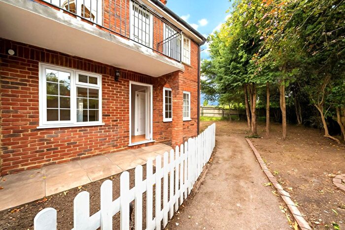 2 Bedroom Maisonette For Sale In Trafalgar Court, Cobham, Surrey, KT11