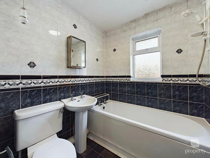 3 Bedroom End Of Terrace House For Sale In Catchpole Close, Greenleys, MK12