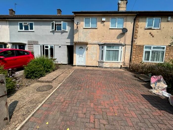3 Bedroom Terraced House To Rent In Holderness Road, Leicester, LE4
