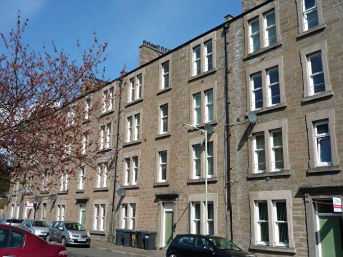 3 Bedroom Flat To Rent In Benvie Road, Dundee, DD2