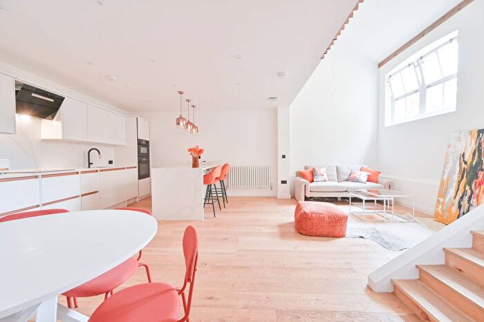 3 Bedroom Property To Rent In Searles Road, Elephant And Castle, London, SE1