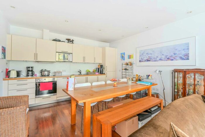 2 Bedroom Flat To Rent In Crouch End Hill, Crouch End, London, N8