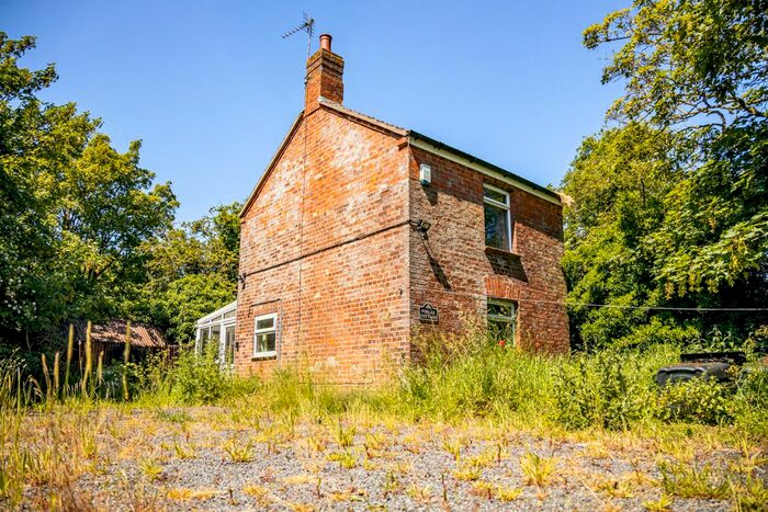 2 Bedroom Detached House For Sale In Croft Road, Croft, Lincs, PE24