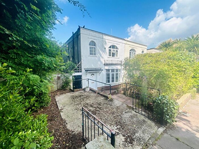 3 Bedroom Semi-Detached House For Sale In Falmer Close, Eastbourne, BN20