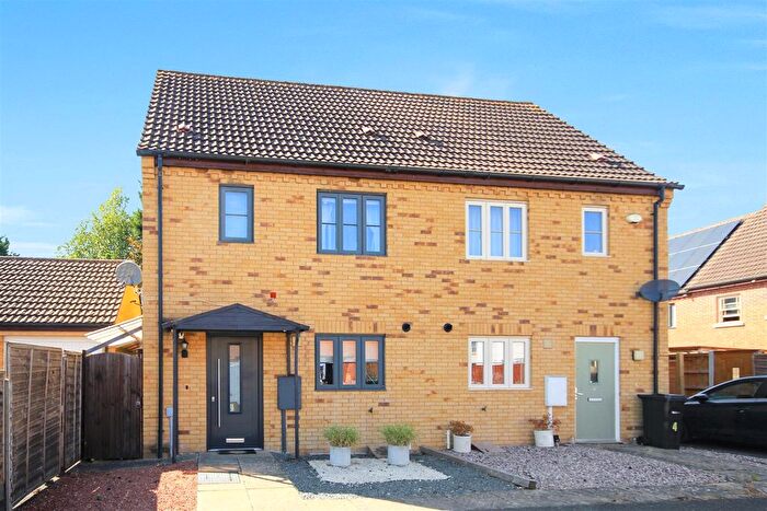 3 Bedroom Semi-detached House For Sale In Chapman Road, Wellingborough, NN8