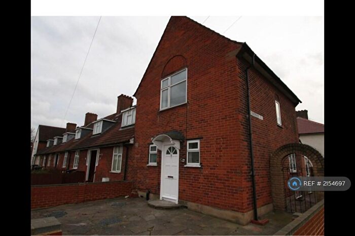 3 Bedroom End Of Terrace House To Rent In Arnold Road, Dagenham, RM9