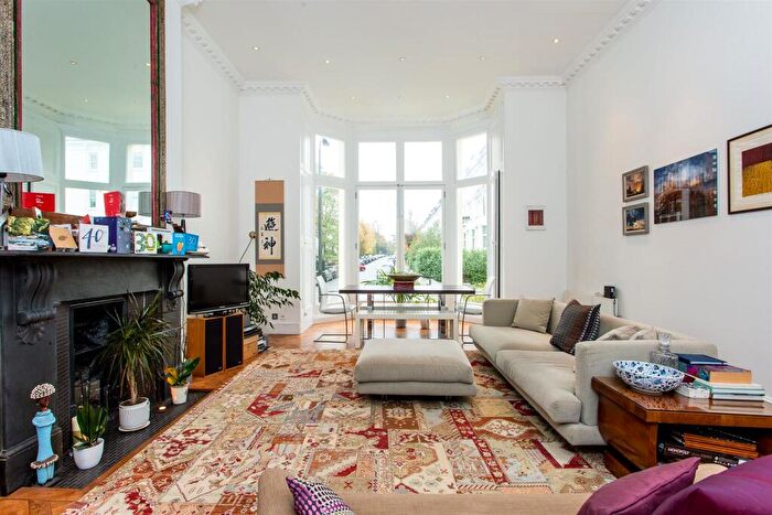 2 Bedroom Flat To Rent In Belsize Park Gardens, Belsize Park, NW3