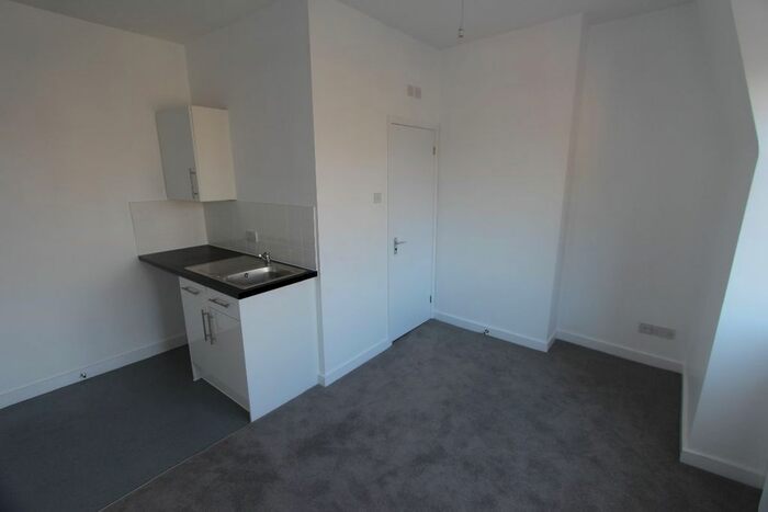 Studio To Rent In Queens Parade, Green Lanes, London, N8