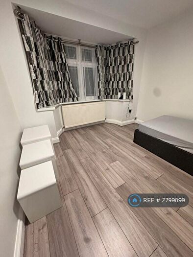 2 Bedroom Flat To Rent In Ilford, Ilford, IG6