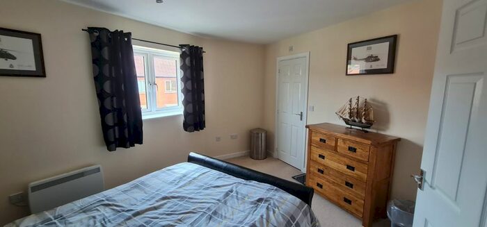 2 Bedroom Flat To Rent In Marshall Crescent, Stourbridge, West Midlands, DY8