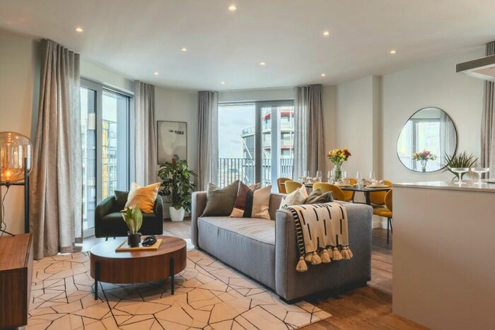 3 Bedroom Apartment To Rent In Nine Elms Lane, London, SW11