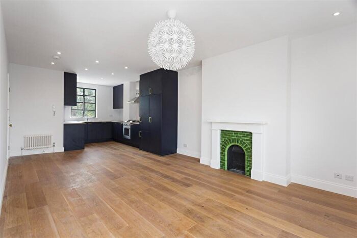 3 Bedroom Flat To Rent In Buckley Road, Kilburn, NW6