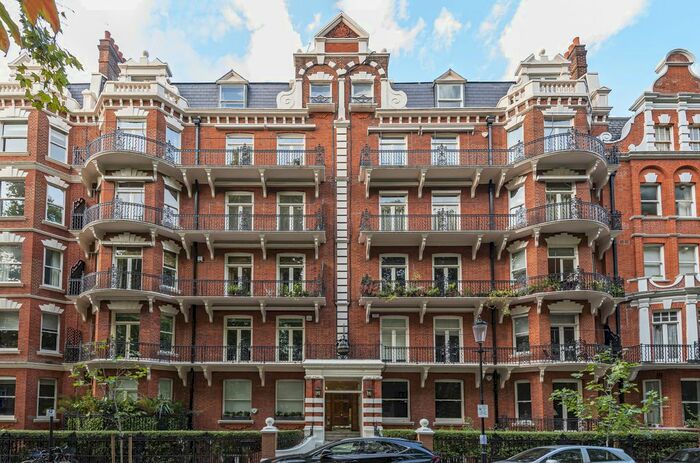 3 Bedroom Flat To Rent In Bramham Gardens, London, SW5