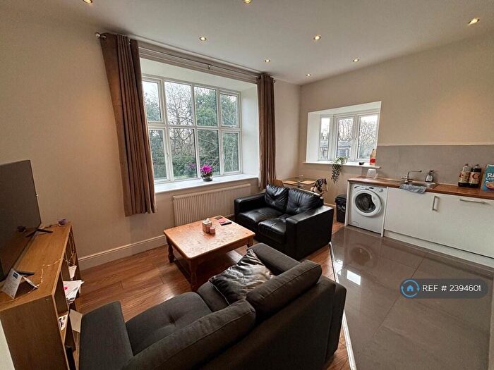 2 Bedroom Flat To Rent In North Hill Road, Leeds, LS6