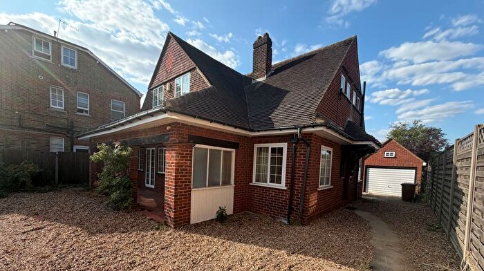 4 Bedroom Detached House For Sale In Bushey Grove Road, Bushey, Hertfordshire, WD23
