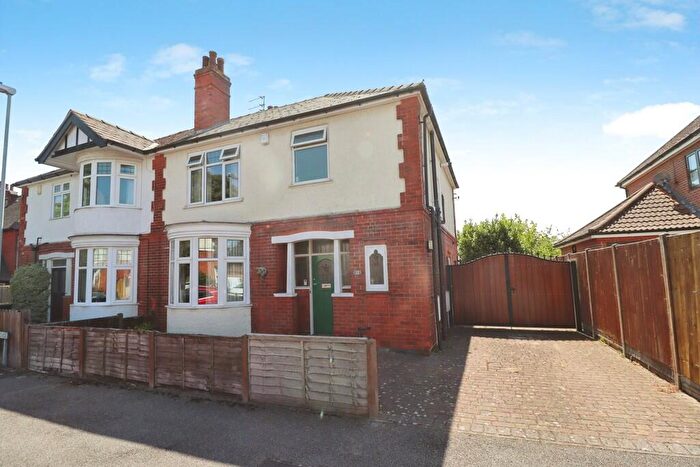 3 Bedroom Semi-Detached House For Sale In Mainwaring Road, Lincoln, LN2
