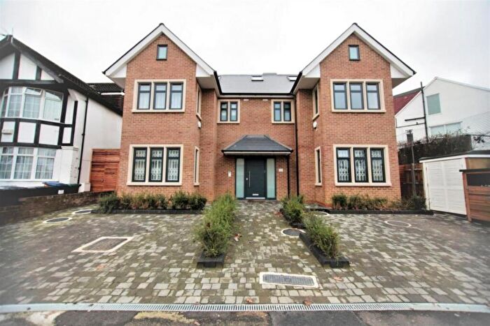 2 Bedroom Flat To Rent In Diplomat Court, Green Lane, Hendon, NW4