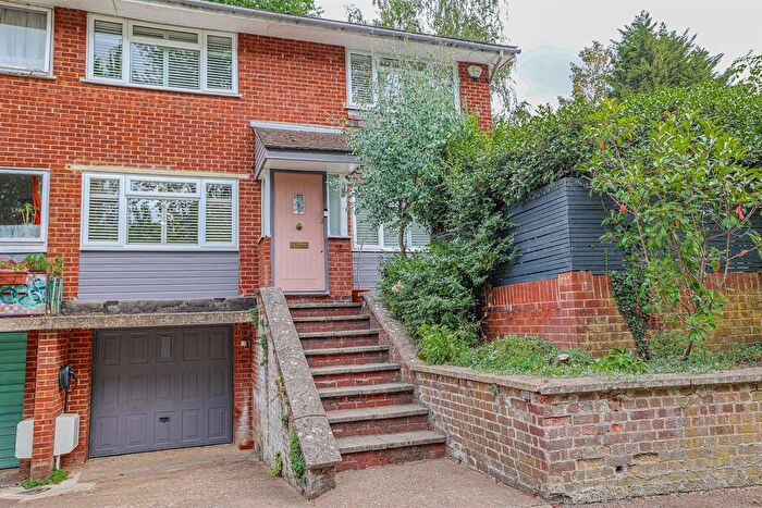 3 Bedroom Semi-Detached House For Sale In Railway Terrace, Kings Langley, WD4