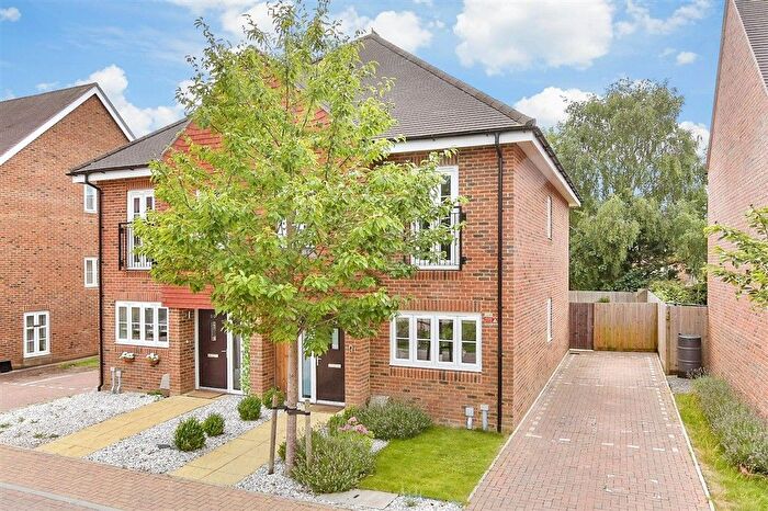3 Bedroom Semi-Detached House For Sale In Aylsham Road, Tadworth, Surrey, KT20