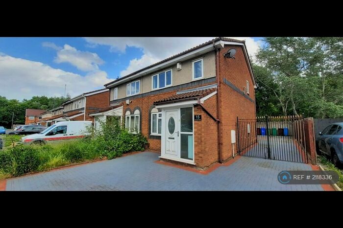 3 Bedroom Semi-Detached House To Rent In Pattishall Close, Manchester, M4