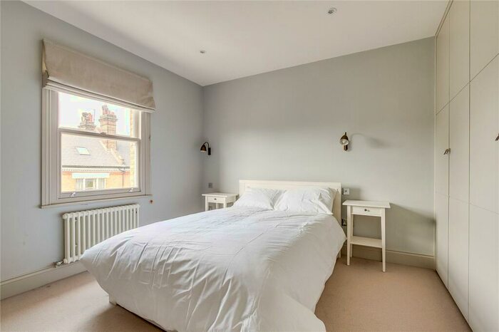 2 Bedroom Apartment To Rent In Vardens Road, SW11
