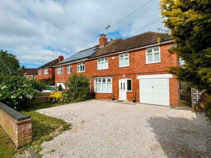 4 Bedroom Semi Detached House For Sale In New Beacon Road, Grantham, NG31