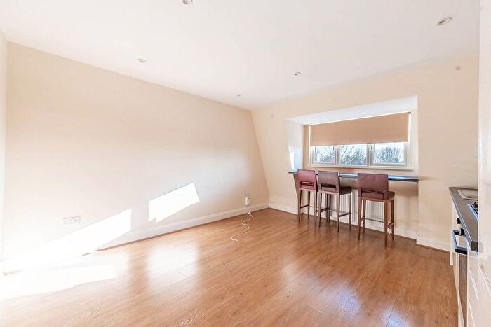 1 Bedroom Flat To Rent In Uxbridge Road, Hatch End, Pinner, HA5