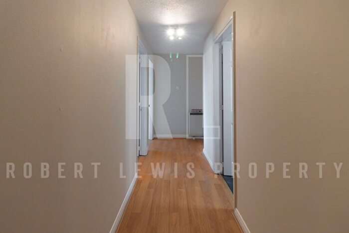 1 Bedroom Flat To Rent In Etchingham Park Road, London, N3