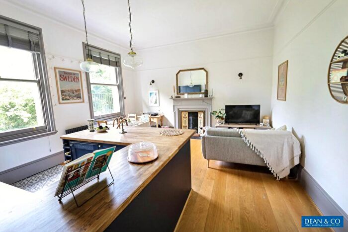 2 Bedroom Flat For Sale In Second Avenue, Hove, Brighton & Hove, BN3