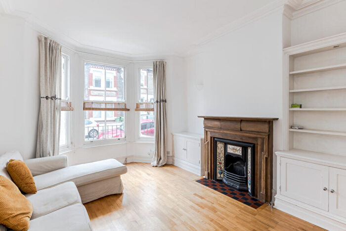 2 Bedroom Apartment To Rent In Kathleen Road, Clapham Junction, SW11