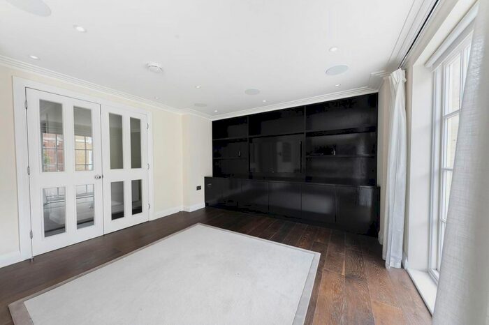 2 Bedroom Flat To Rent In Park Walk, London, SW10