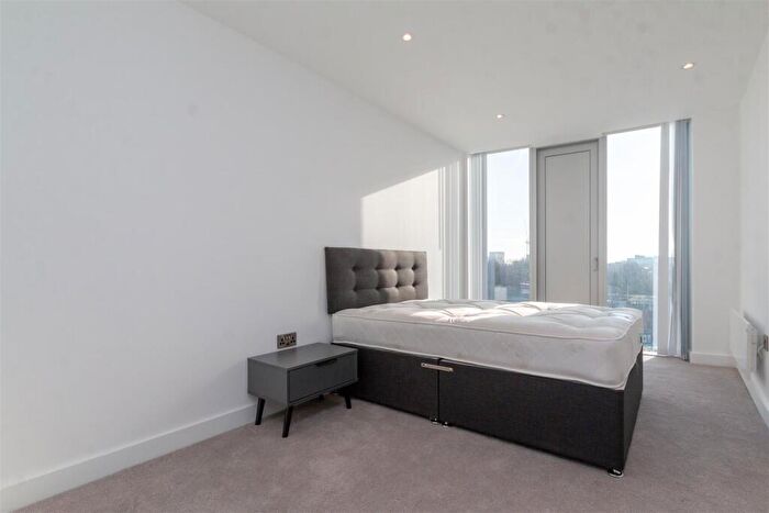 1 Bedroom Apartment To Rent In Deansgate Square, Manchester, M15