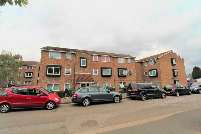 2 Bedroom Flat To Rent In Old Park Mews, Hounslow, TW5
