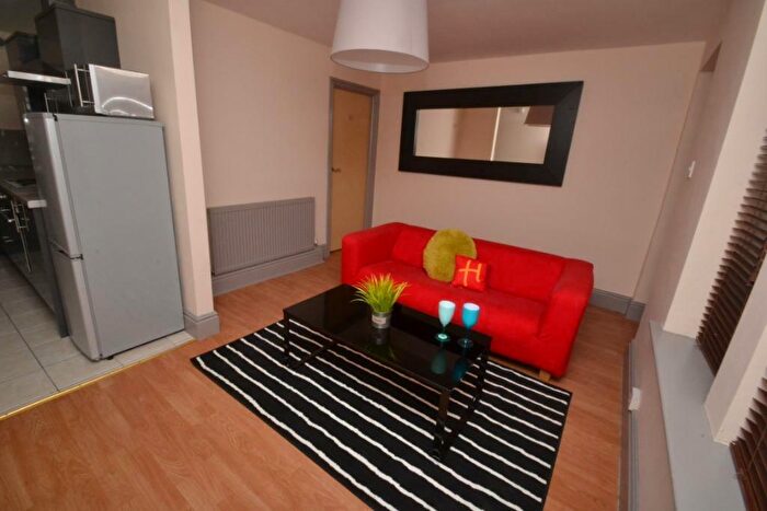 2 Bedroom Flat To Rent In Exeter Road, Nottingham, NG7