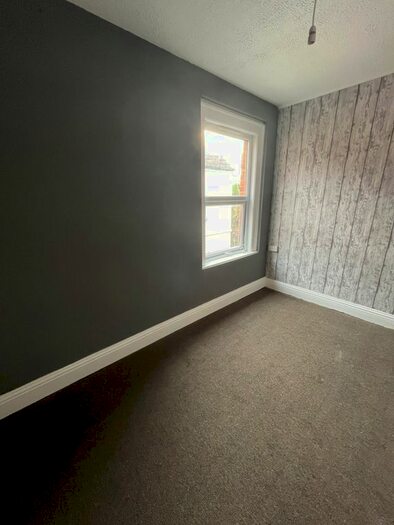 1 Bedroom Flat To Rent In Quantock Road, Weston-Super-Mare, BS23
