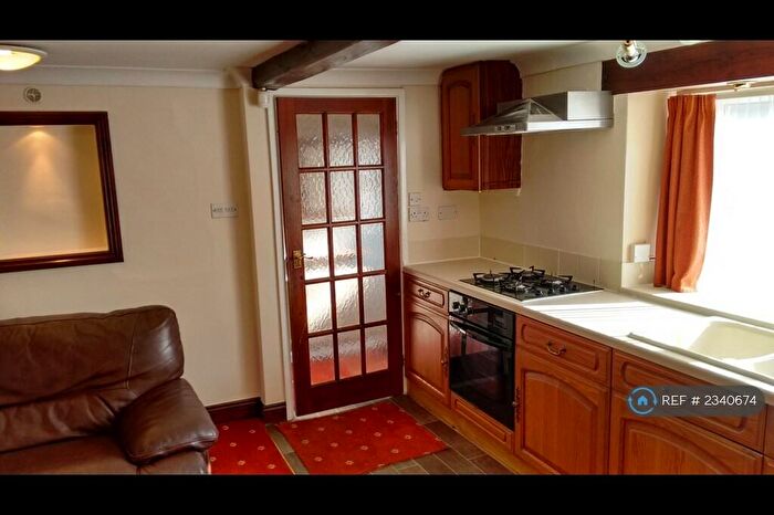 2 Bedroom End Of Terrace House To Rent In Acre Street, Huddersfield, HD3