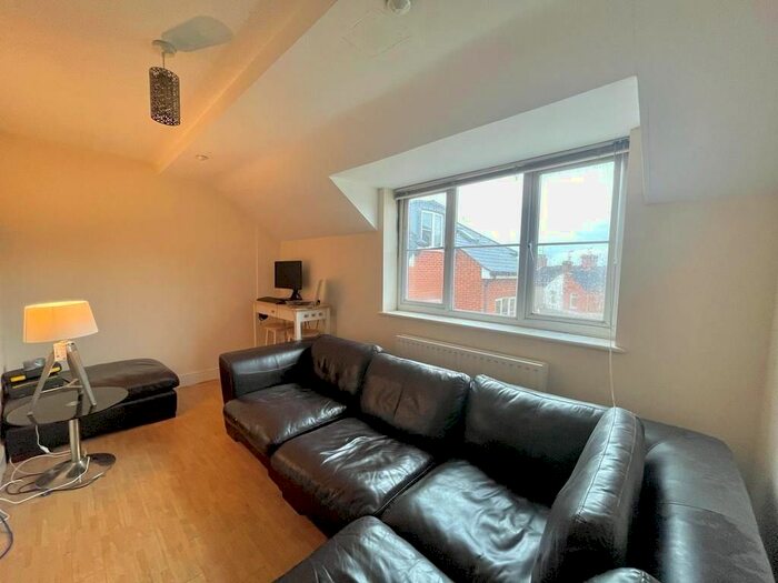 2 Bedroom Flat To Rent In Curtis Street, Swindon, SN1