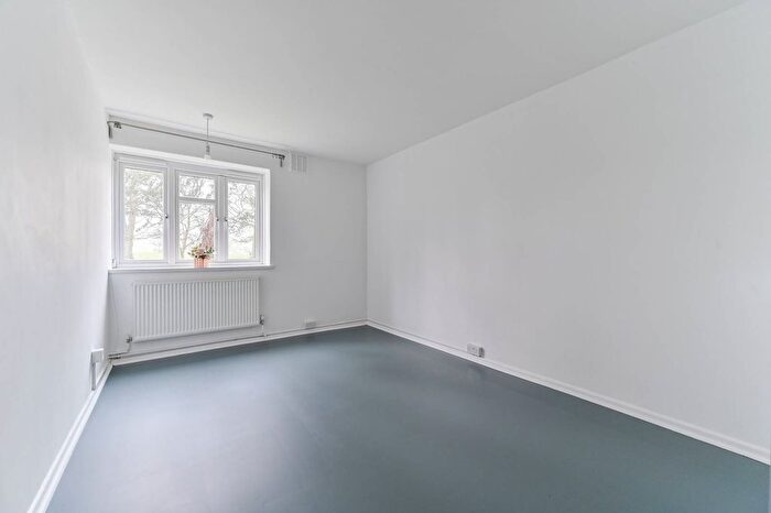 2 Bedroom Flat To Rent In Hillside House, Croydon, CR0