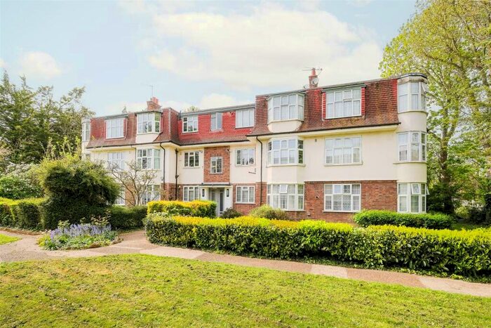 2 Bedroom Flat To Rent In Seymour Court, Whitehall Road, Chingford, E4