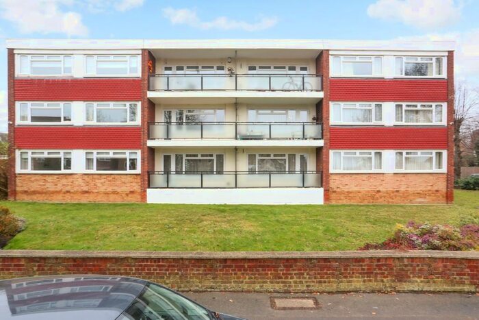 2 Bedroom Flat To Rent In Richmond Road, New Barnet, Barnet EN5