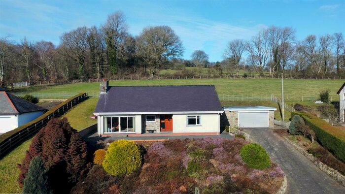 4 Bedroom Detached Bungalow For Sale In Llanwnnen Road, Lampeter, SA48