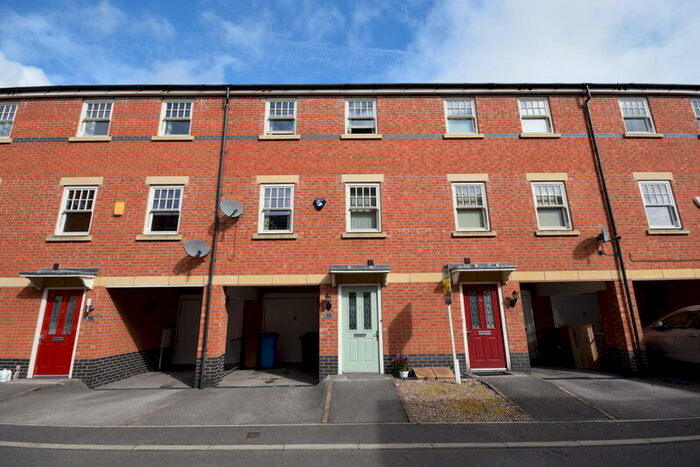 3 Bedroom Town House To Rent In Auriga Court, Chester Green, Derby, DE1