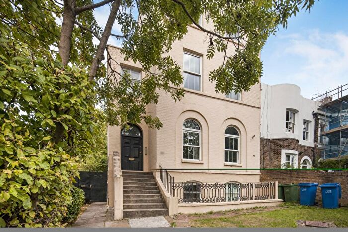 2 Bedroom Flat To Rent In Grove Lane London, SE5