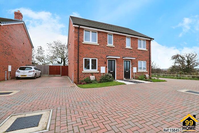 2 Bedroom Semi Detached House For Sale In Owen Way, Lincolnshire, NG32