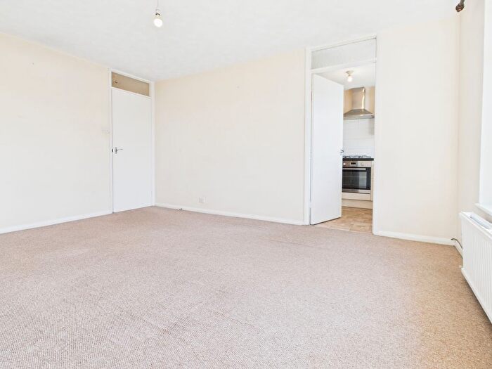 2 Bedroom Flat To Rent In Brookfield Close, Chineham, Basingstoke, RG24