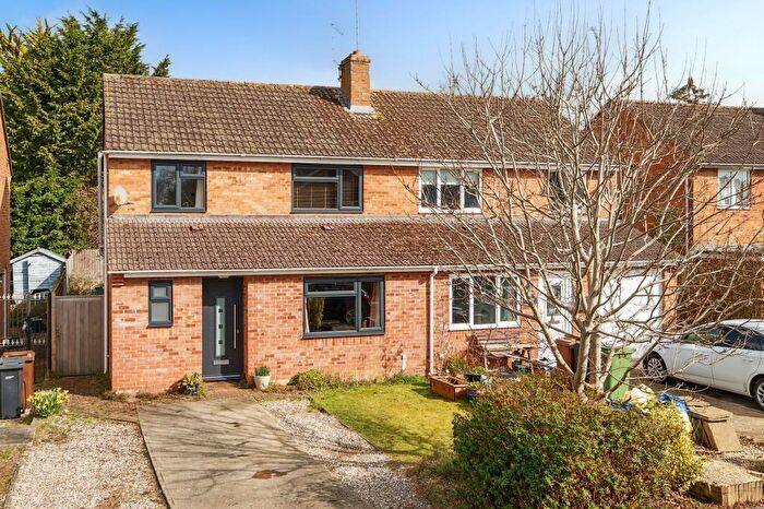 3 Bedroom Semi-Detached House For Sale In Farmoor, Oxford, OX2