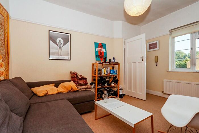 2 Bedroom Flat To Rent In East Dulwich Road, London, SE22